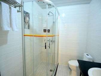 Super 8 By Wyndham Pingyao Railway Station Shun Cheng Lu Hotel Kamer foto